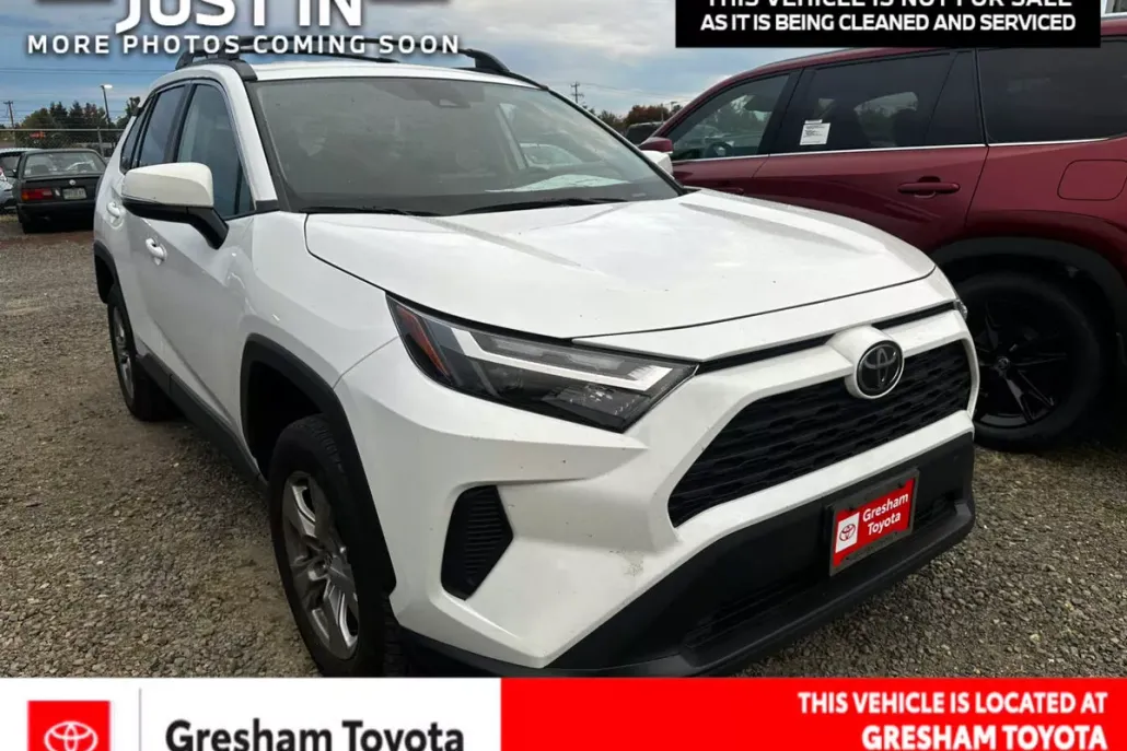 2024 Toyota RAV4 XLE photo 1