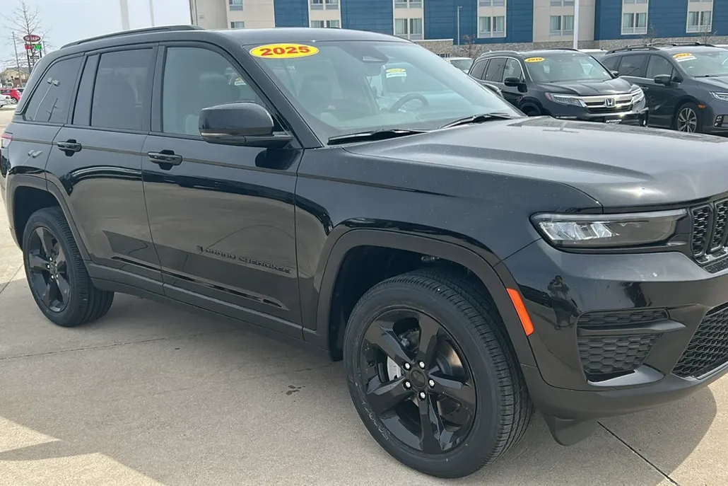 2025 Jeep Grand Cherokee Altitude X photo 1