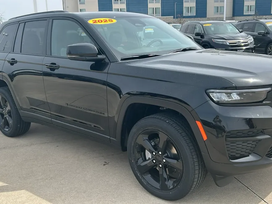 2025 Jeep Grand Cherokee Altitude X photo 1