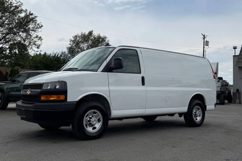 2022 Chevrolet Express 2500 Cargo photo 1