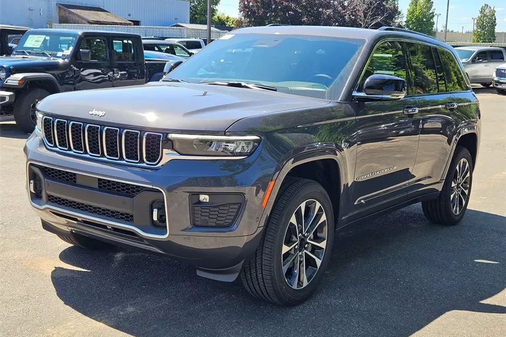2025 Jeep Grand Cherokee Overland photo 1