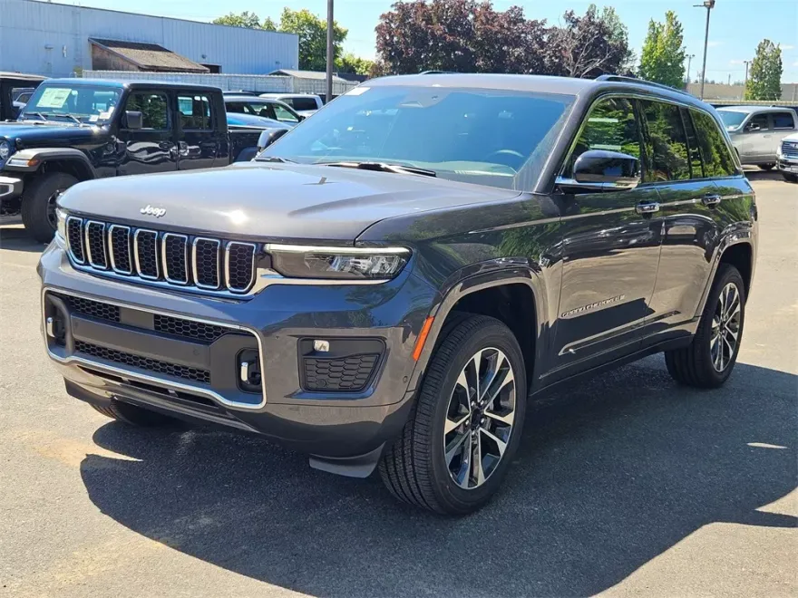2025 Jeep Grand Cherokee Overland photo 1