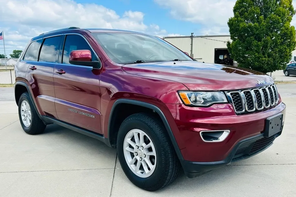 2020 Jeep Grand Cherokee Laredo E photo 1
