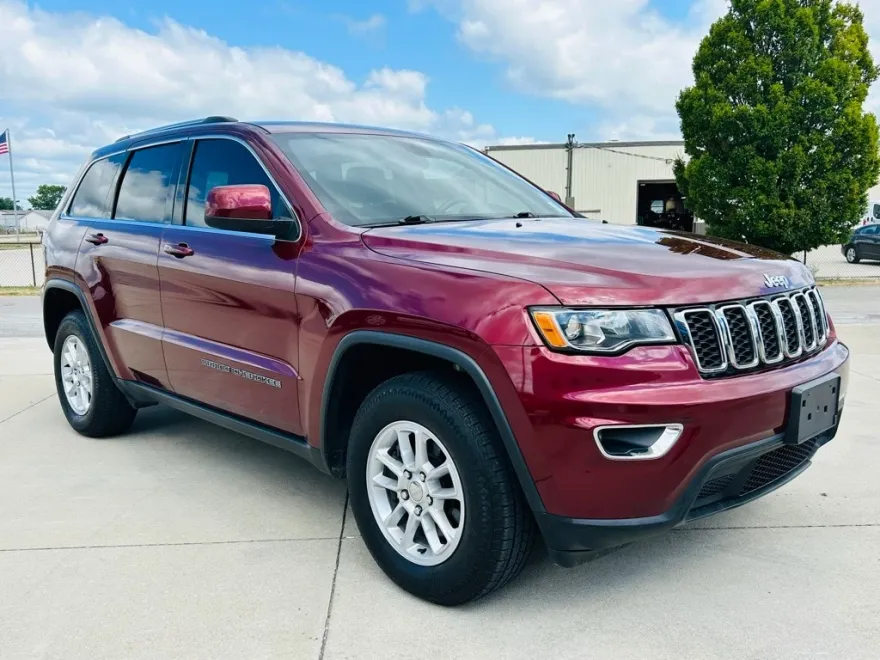 2020 Jeep Grand Cherokee Laredo E photo 1