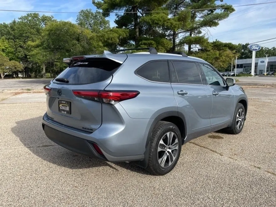 2022 Toyota Highlander XLE photo 1