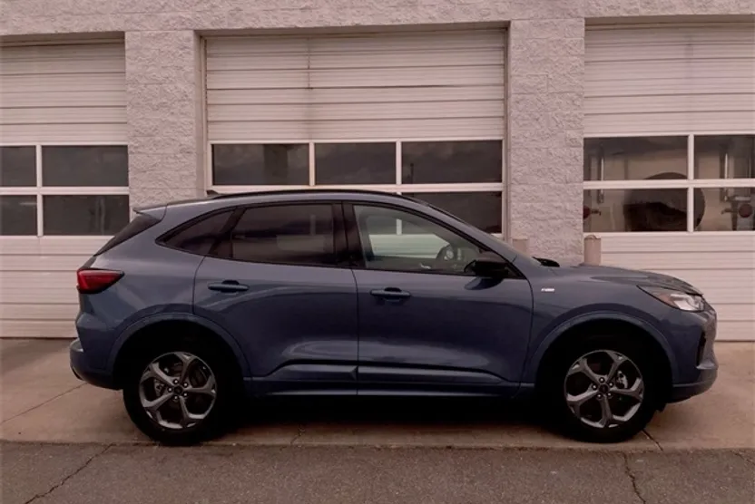 2024 Ford Escape ST-Line photo 1