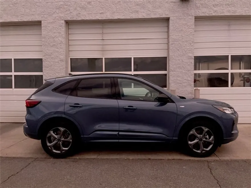 2024 Ford Escape ST-Line photo 1