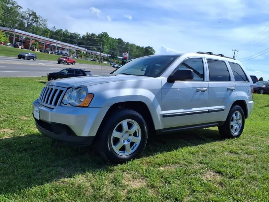 2009 Jeep Grand Cherokee Laredo photo 1