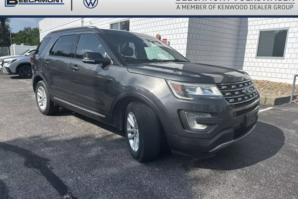 2016 Ford Explorer XLT photo 1