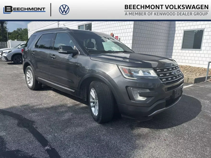 2016 Ford Explorer XLT photo 1