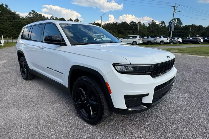 2021 Jeep Grand Cherokee Altitude photo 1