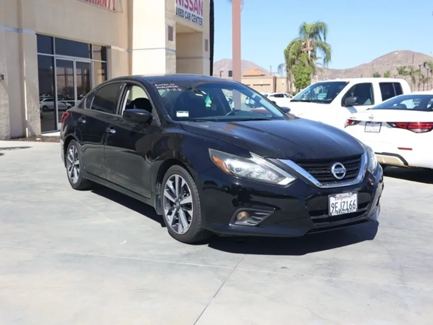 2017 Nissan Altima 2.5 SR photo 1