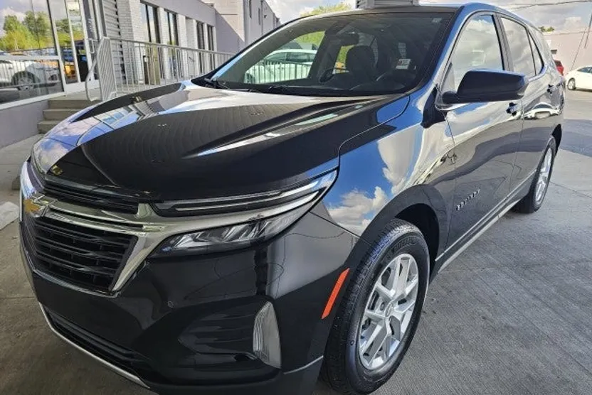 2022 Chevrolet Equinox LT photo 1