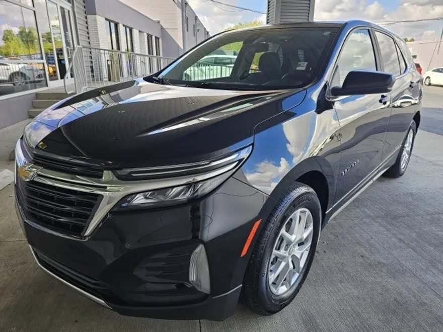 2022 Chevrolet Equinox LT photo 1