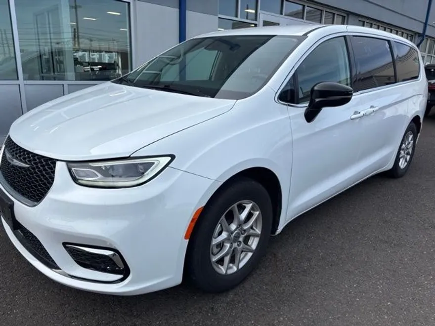 2024 Chrysler Pacifica Touring L photo 1