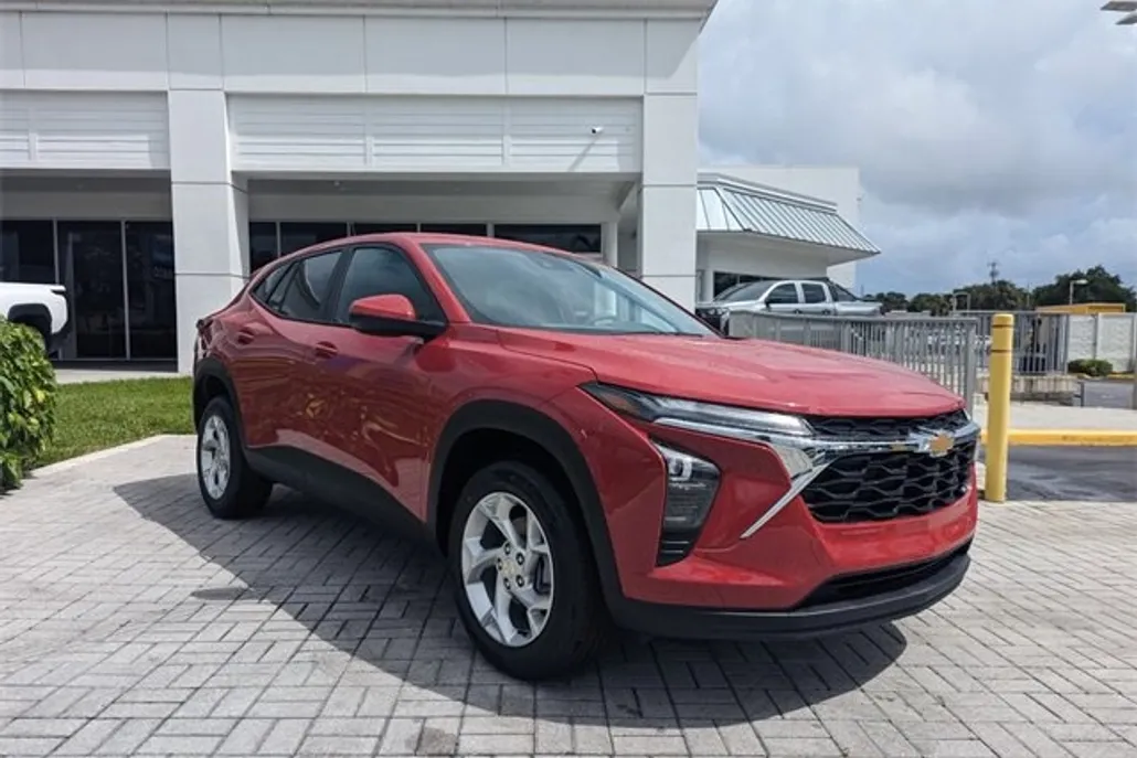 2026 Chevrolet Trax LS photo 1