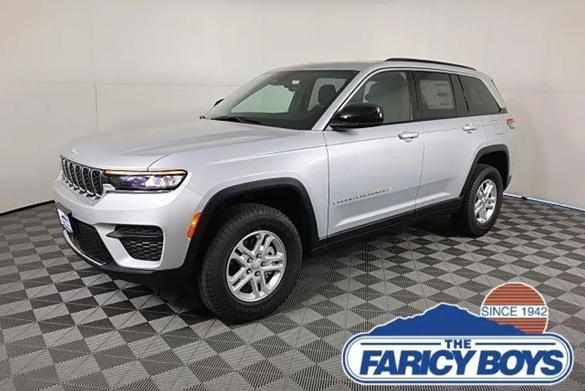 2025 Jeep Grand Cherokee Laredo photo 1