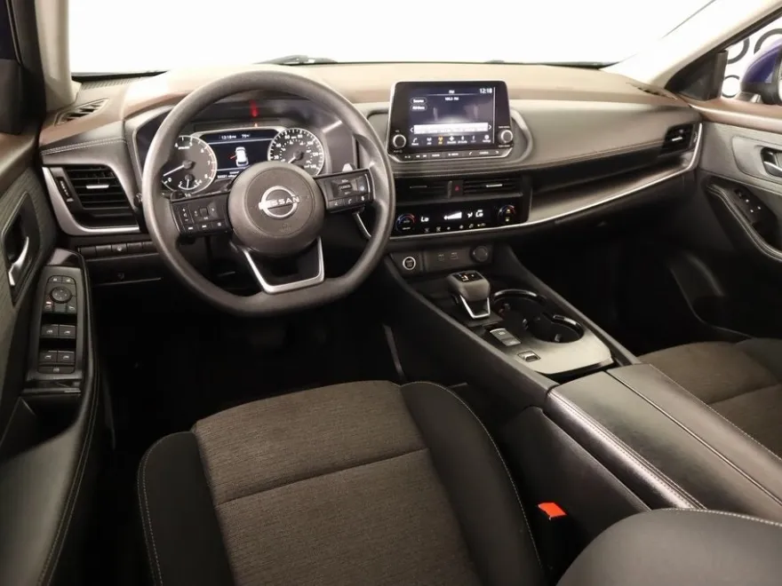 2023 Nissan Rogue SV photo 1