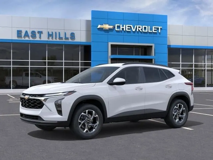 2025 Chevrolet Trax LT photo 1