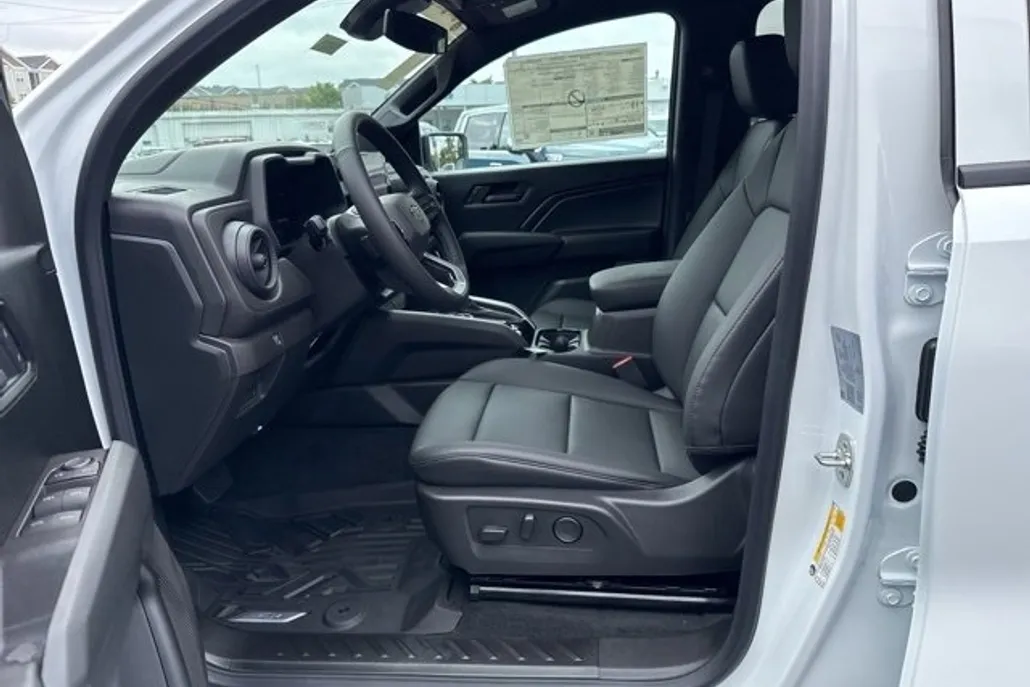 2026 Chevrolet Colorado Trail Boss photo 1