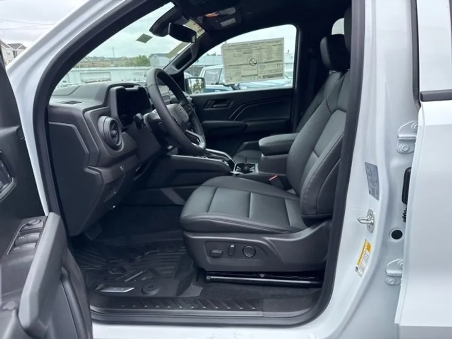 2026 Chevrolet Colorado Trail Boss photo 1