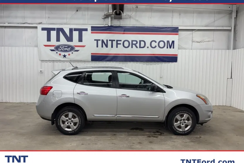 2014 Nissan Rogue Select S photo 1