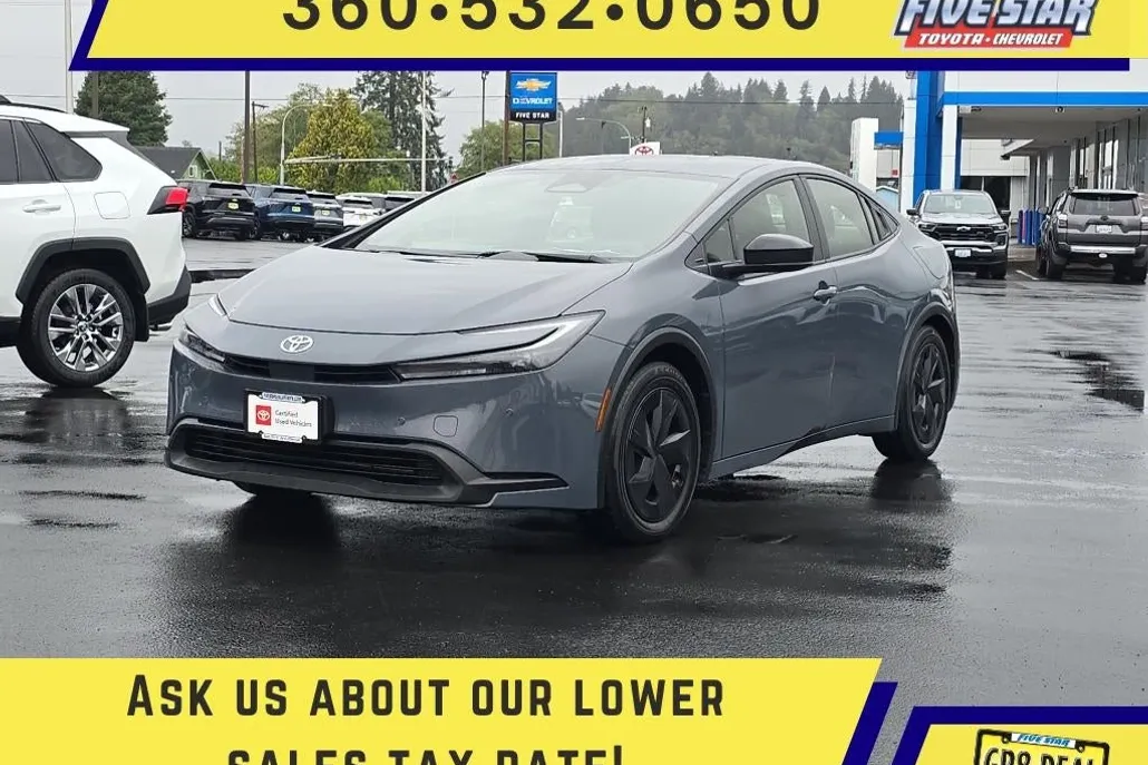 2024 Toyota Prius LE photo 1