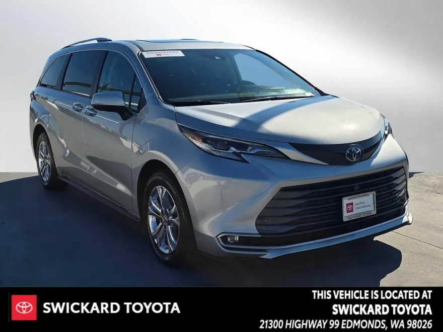 2023 Toyota Sienna Platinum photo 1