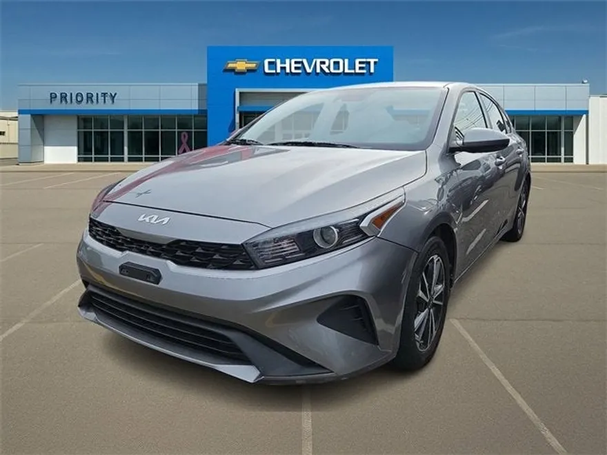 2022 Kia Forte LXS photo 1
