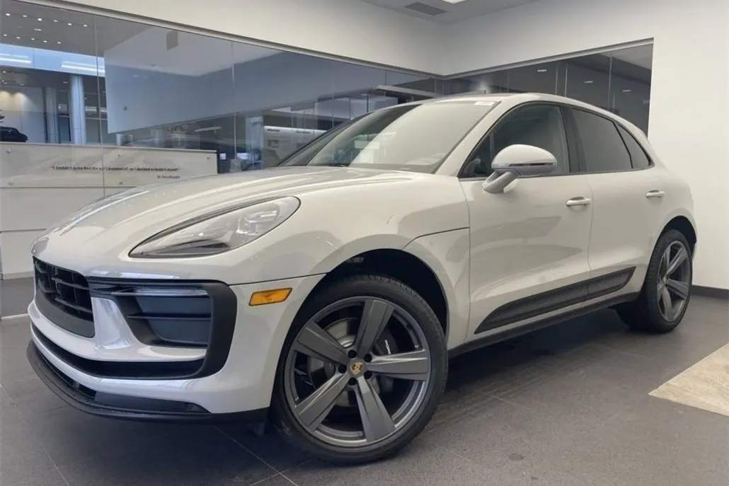 2025 Porsche Macan Base photo 1