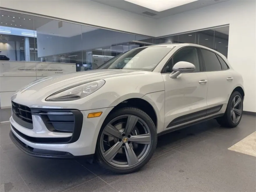 2025 Porsche Macan Base photo 1