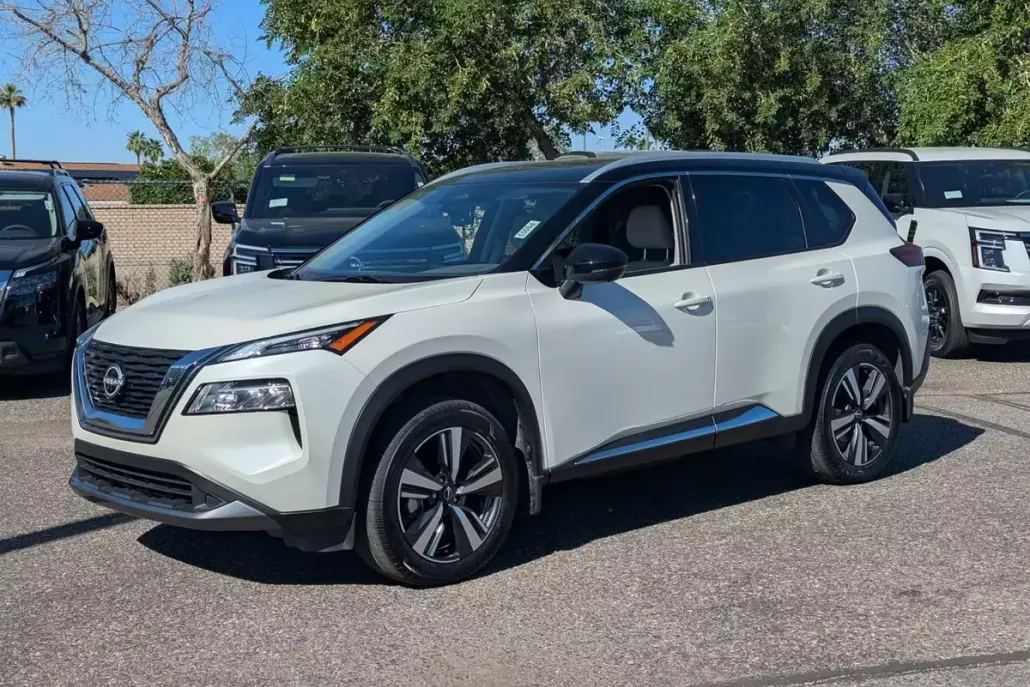 2023 Nissan Rogue SL photo 1