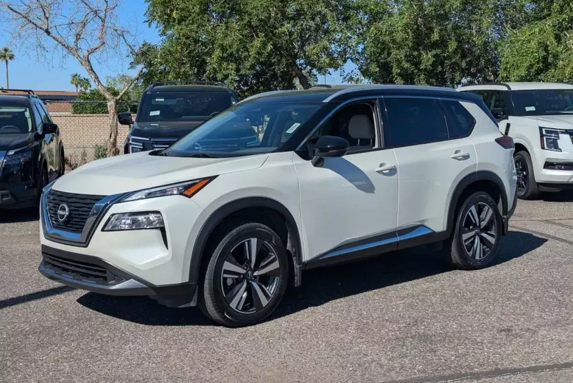 2023 Nissan Rogue SL photo 1