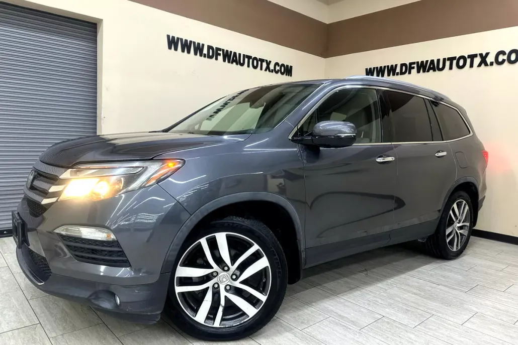 2017 Honda Pilot Touring photo 1