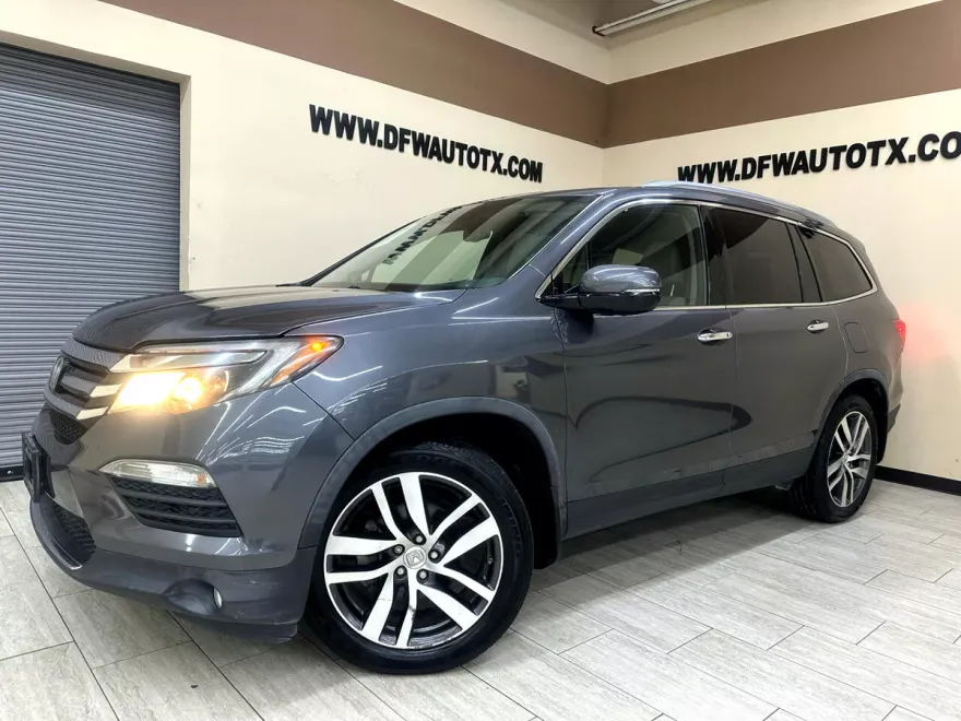 2017 Honda Pilot Touring photo 1