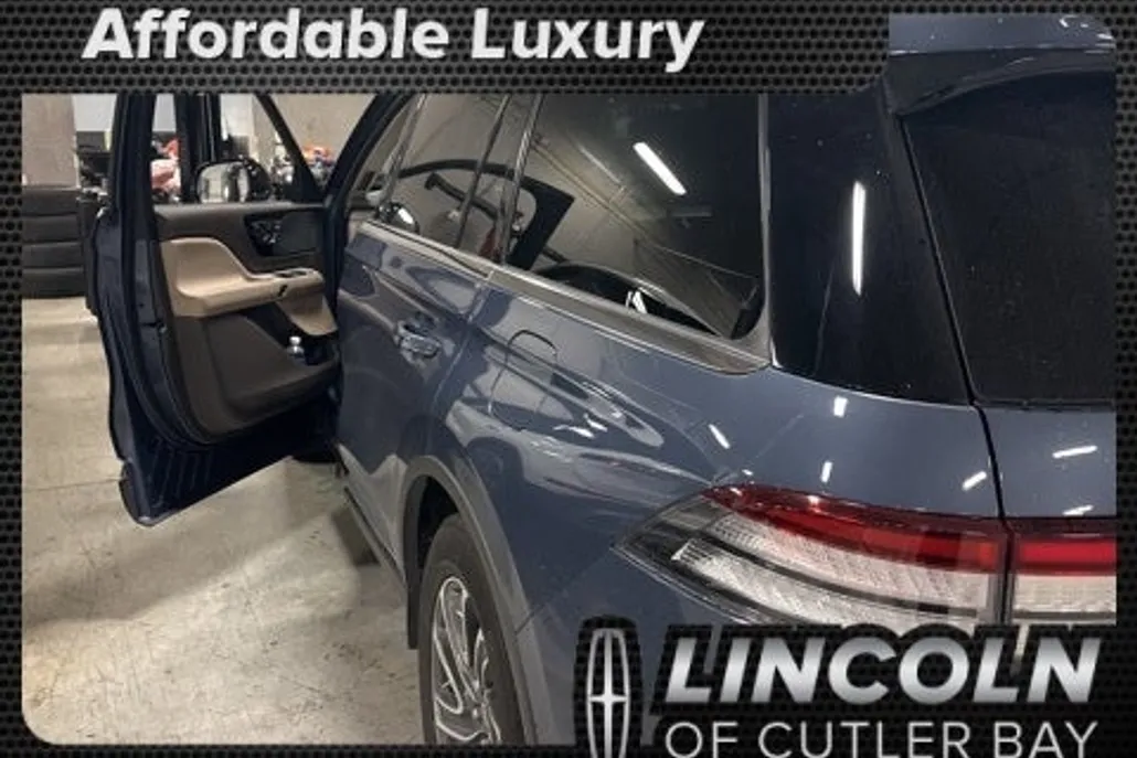 2021 Lincoln Aviator Standard photo 1