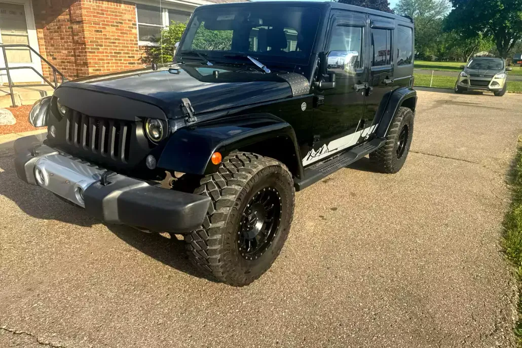 2015 Jeep Wrangler Unlimited Sahara photo 1
