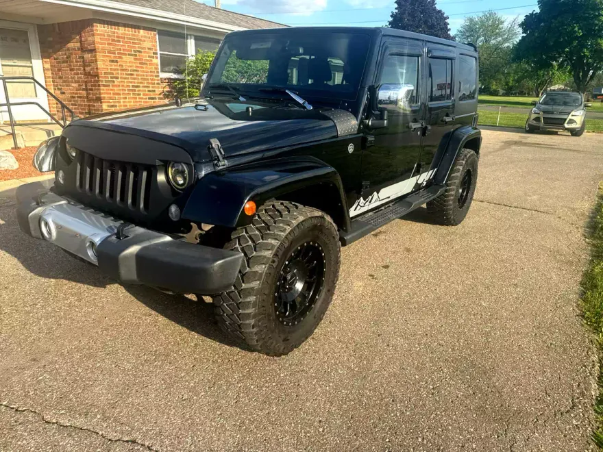 2015 Jeep Wrangler Unlimited Sahara photo 1
