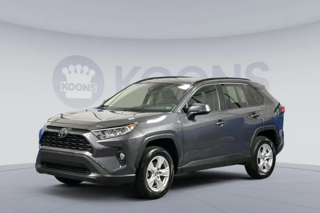 2020 Toyota RAV4 XLE photo 1