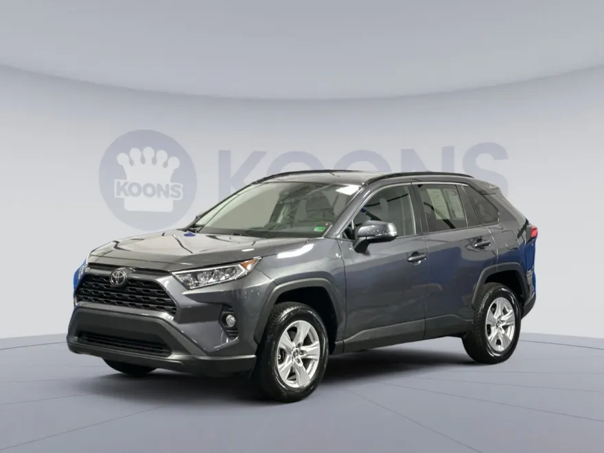 2020 Toyota RAV4 XLE photo 1