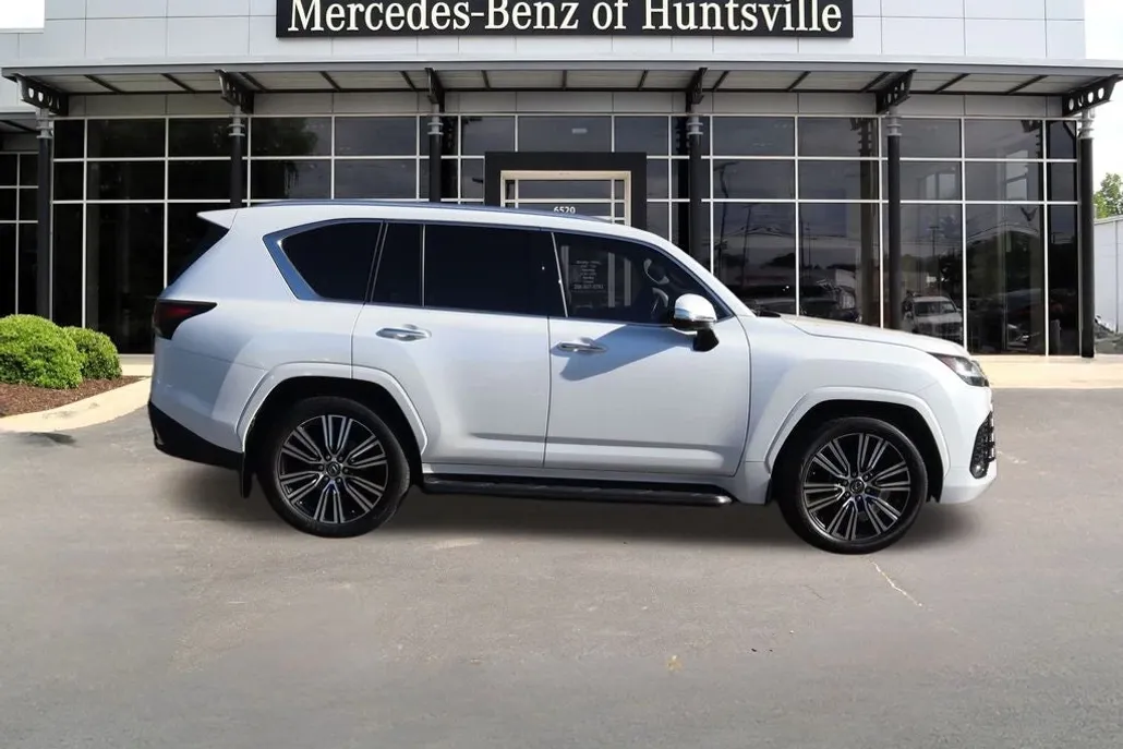 2023 Lexus LX 600 Luxury photo 1