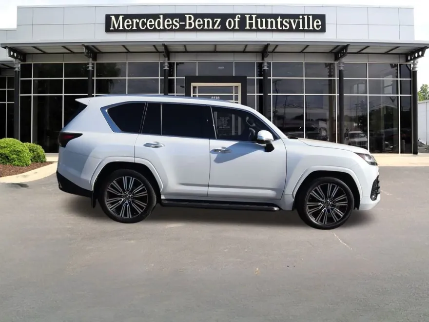 2023 Lexus LX 600 Luxury photo 1