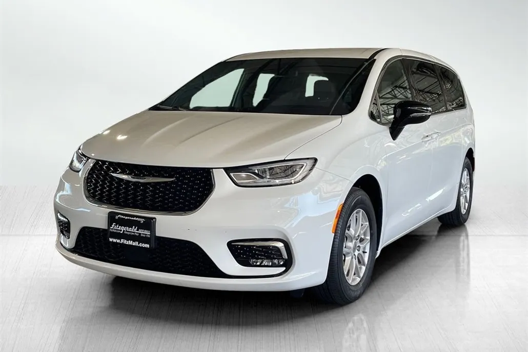 2024 Chrysler Pacifica Touring photo 1