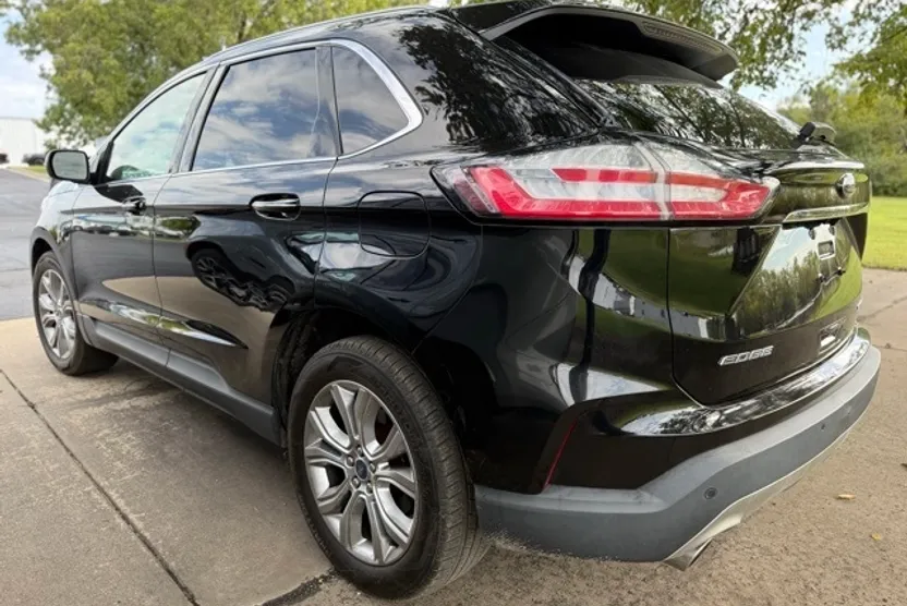 2019 Ford Edge Titanium photo 1