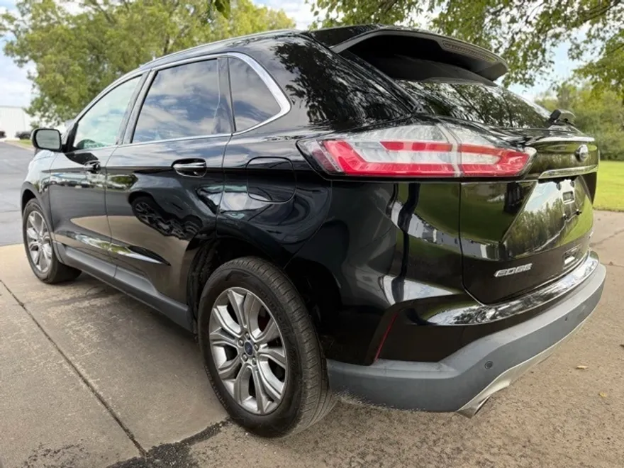 2019 Ford Edge Titanium photo 1