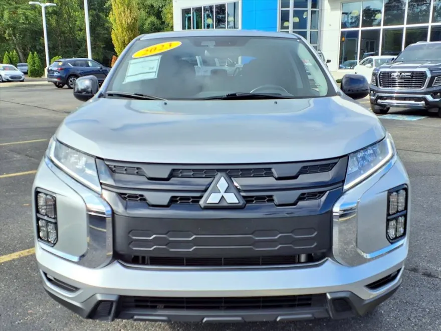 2023 Mitsubishi Outlander Sport LE photo 1