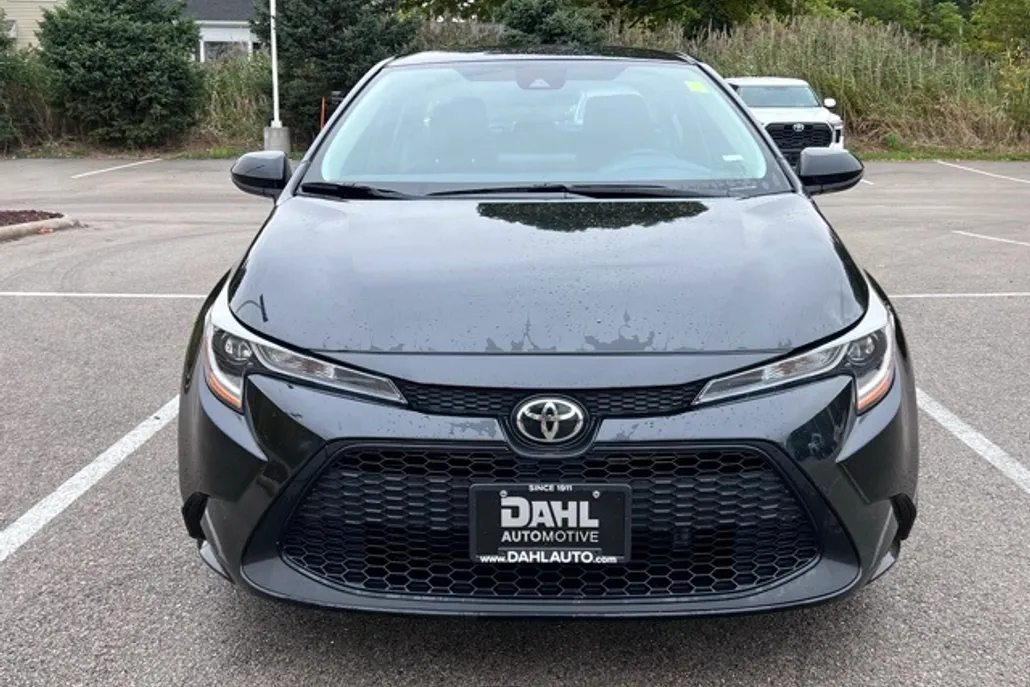 2022 Toyota Corolla LE photo 1