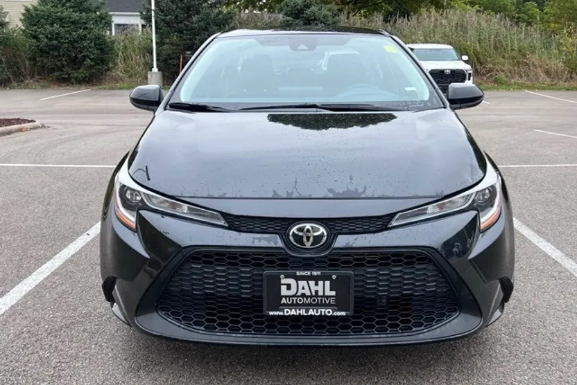 2022 Toyota Corolla LE photo 1