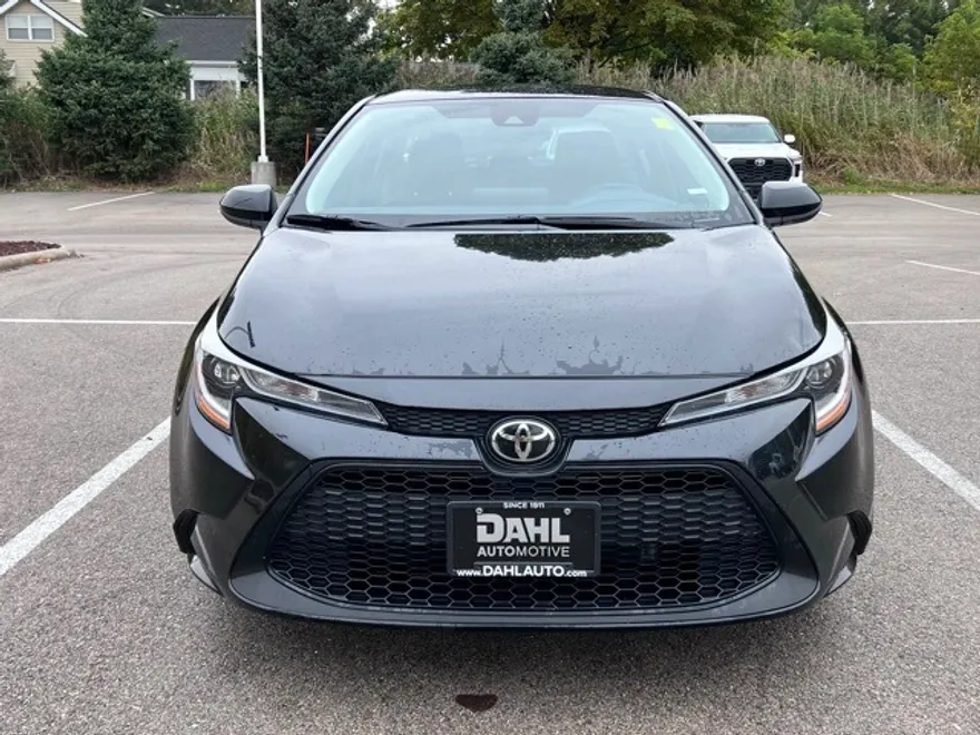 2022 Toyota Corolla LE photo 1