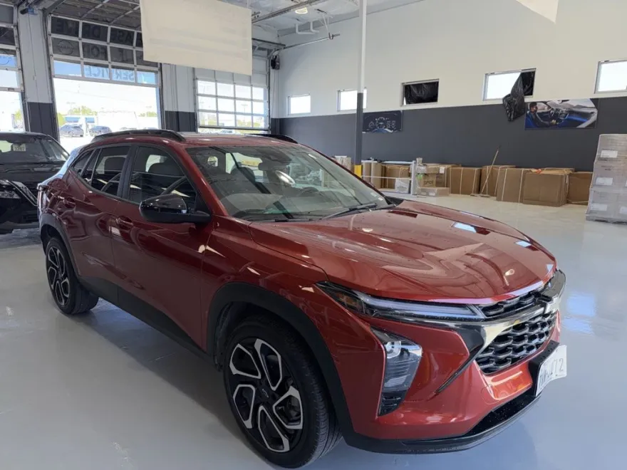 2024 Chevrolet Trax photo 1